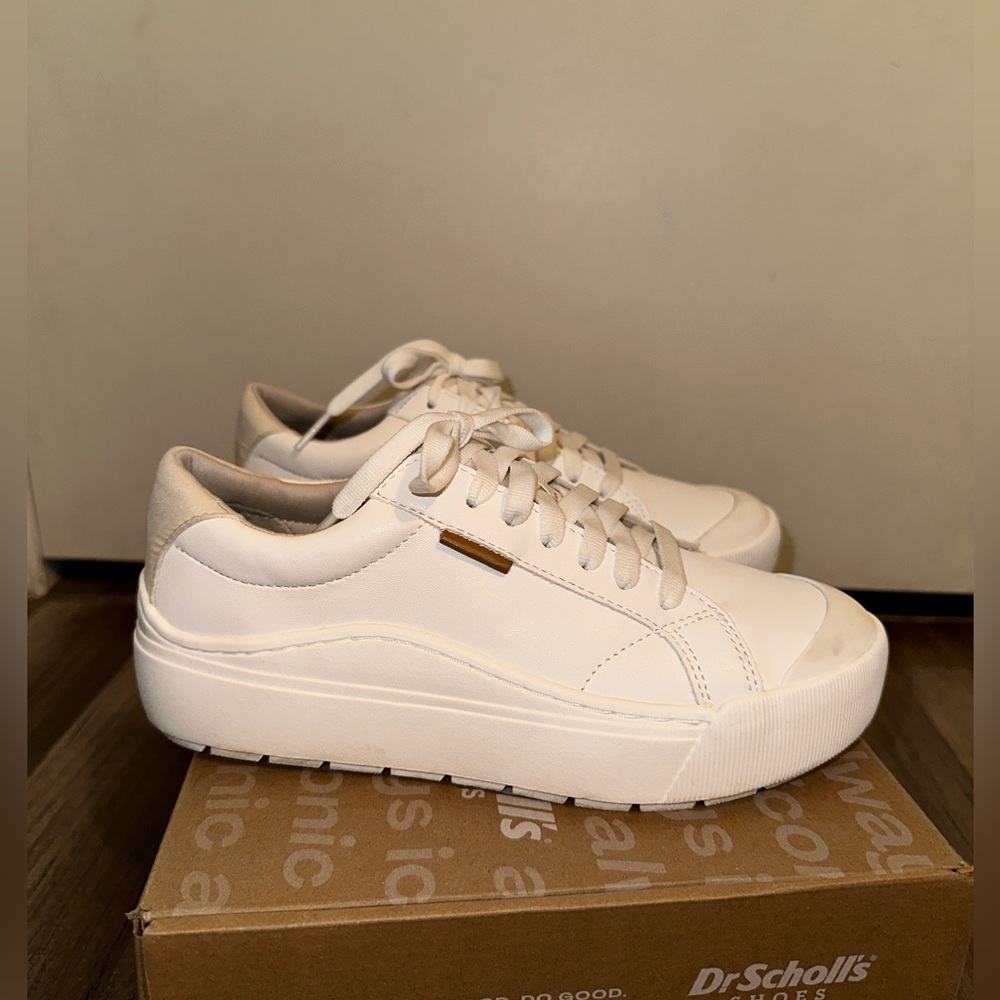 Women’s time off lace up sneaker